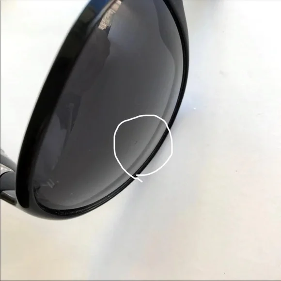 Louis Vuitton Iris PM Sunglasses - Picture 4 of 7